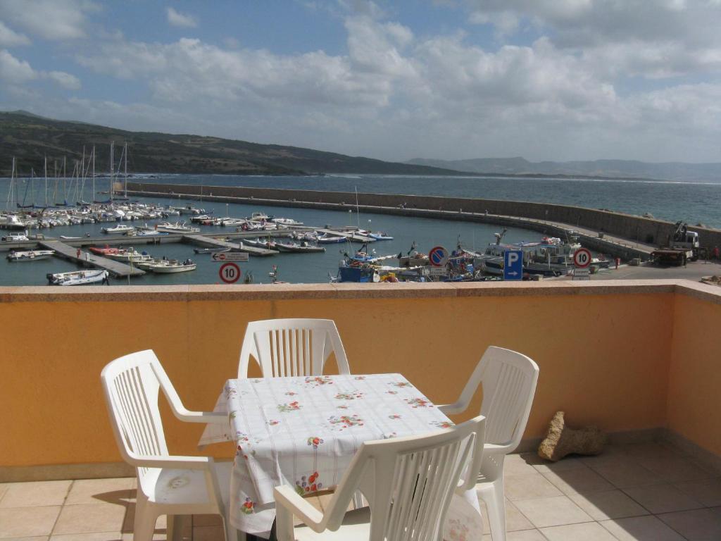 Borgo Spiaggia Vista Mare Isola Rossa Exterior photo